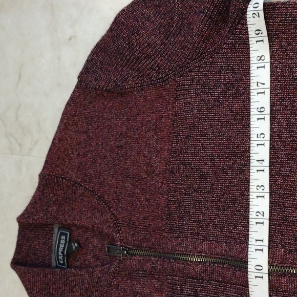 Express sweater. - Picture 7 of 9